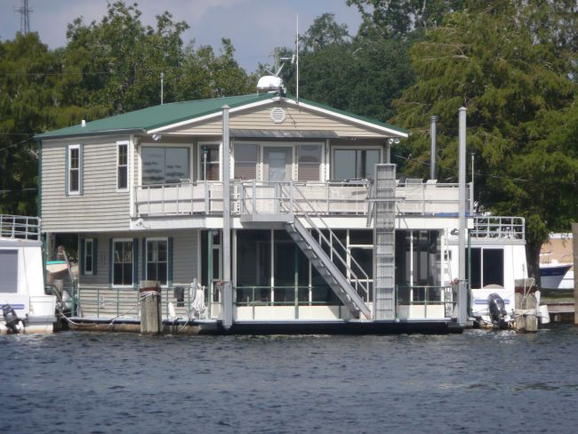 Cast and Executive Houseboat Package Image